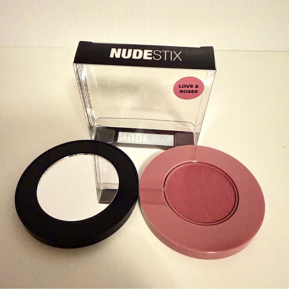 NUDESTIX Love & Roses Blush Compact  Brand New in box - Picture 16 of 16